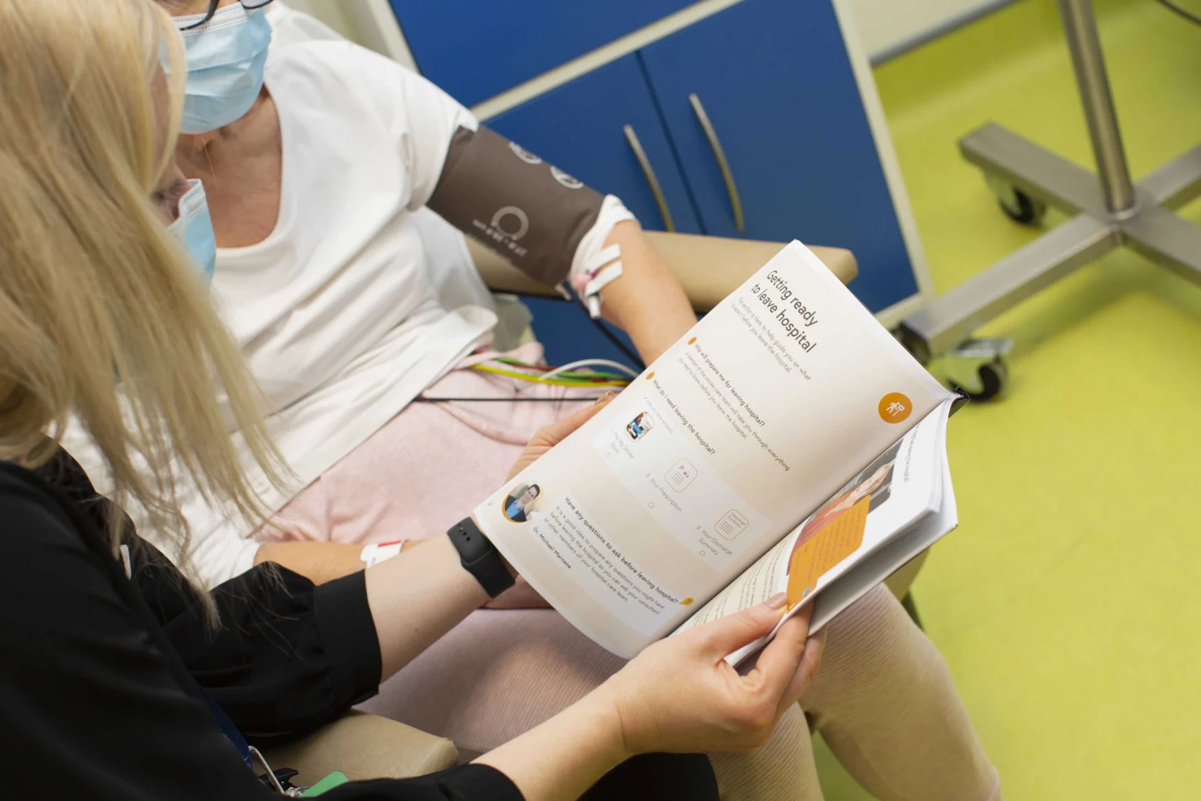 Image-4.-StrokeLINK-nurse-preparing-a-patient-to-go-home-with-StrokeLINK-book___banner_3052_2035